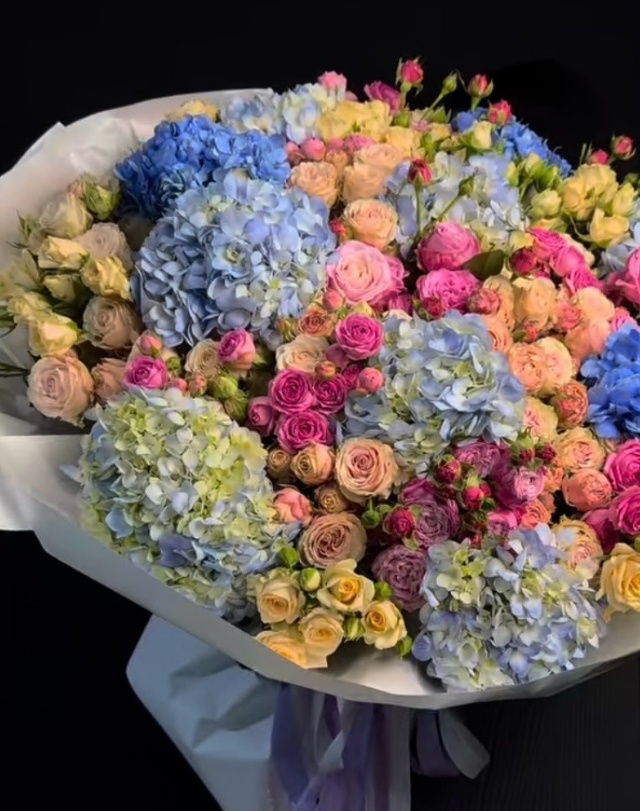 Ресейлік әже порно фильмде өзінің жақсы күтімді кискасын көрсетті. Порно түсіру