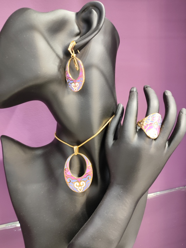 Порно қыздар жұлдыруда трахается