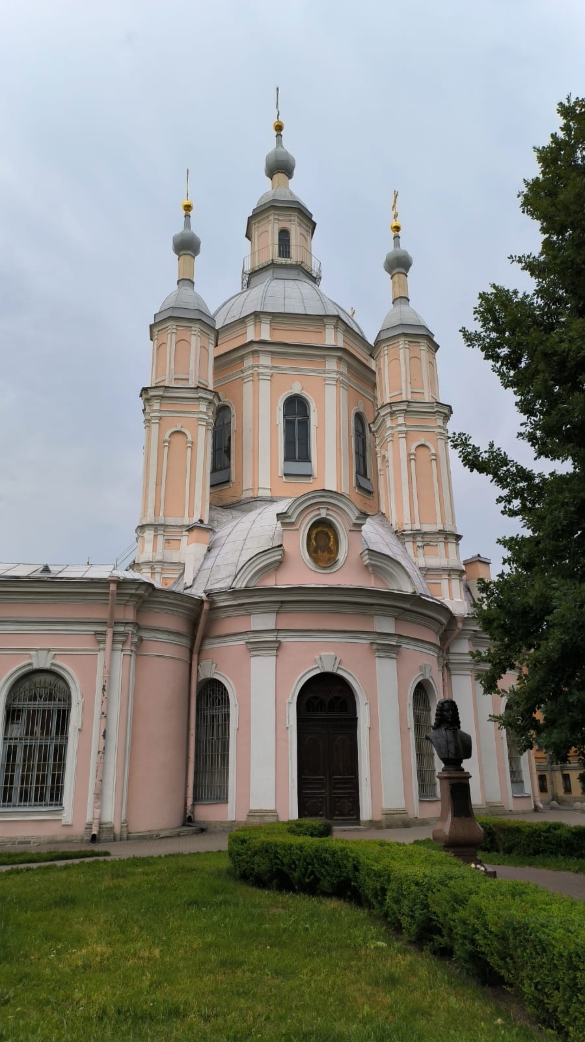 Андреевской церкви в начале Андреевского спуска