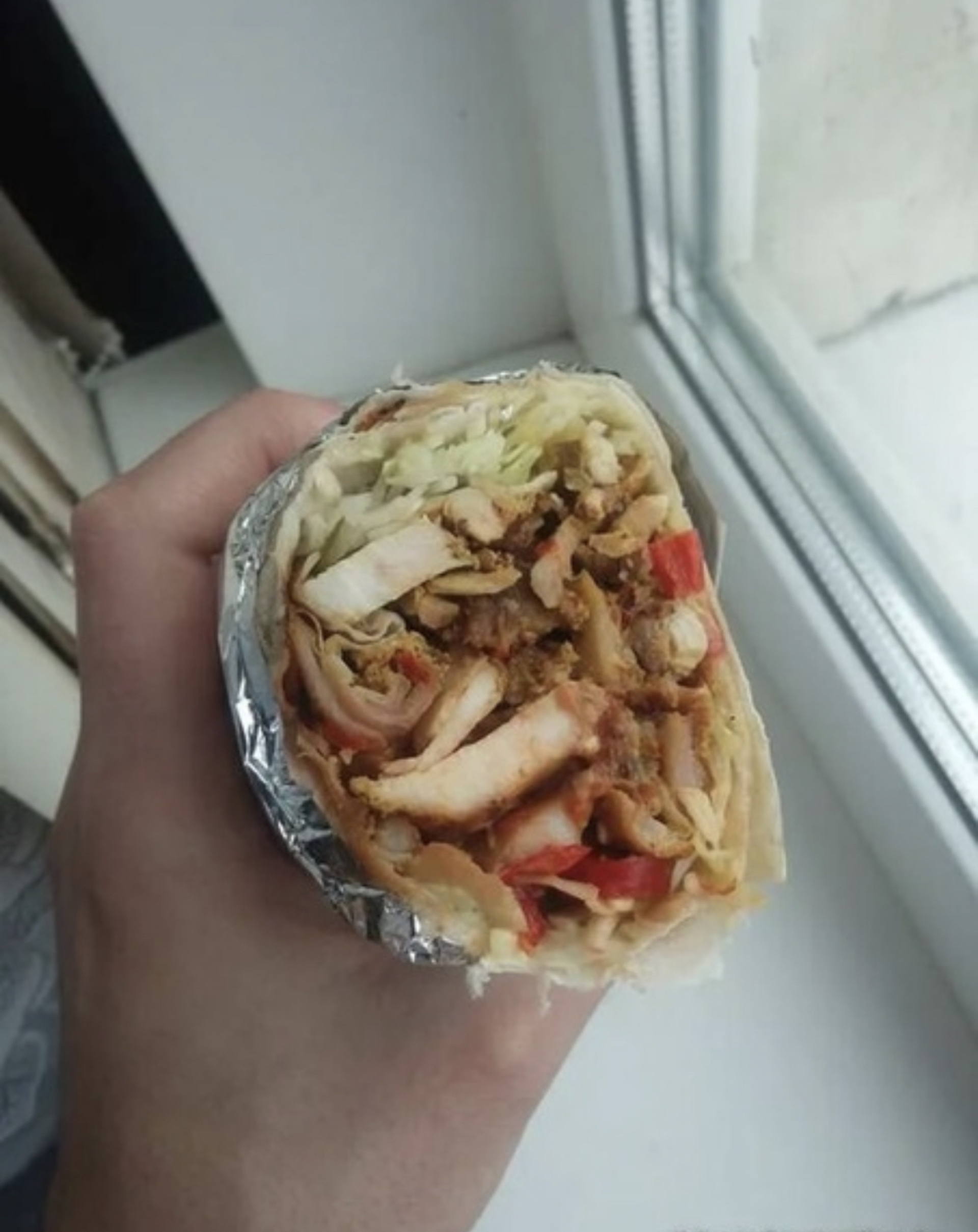 Шаурма в руке