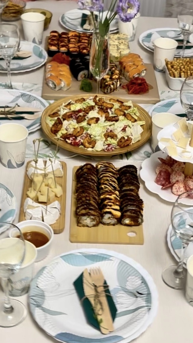 Ровно облысы Сарный қаласындағы жезөкшелер Кәрі семіз әйел және онымен жыныстық қатынас