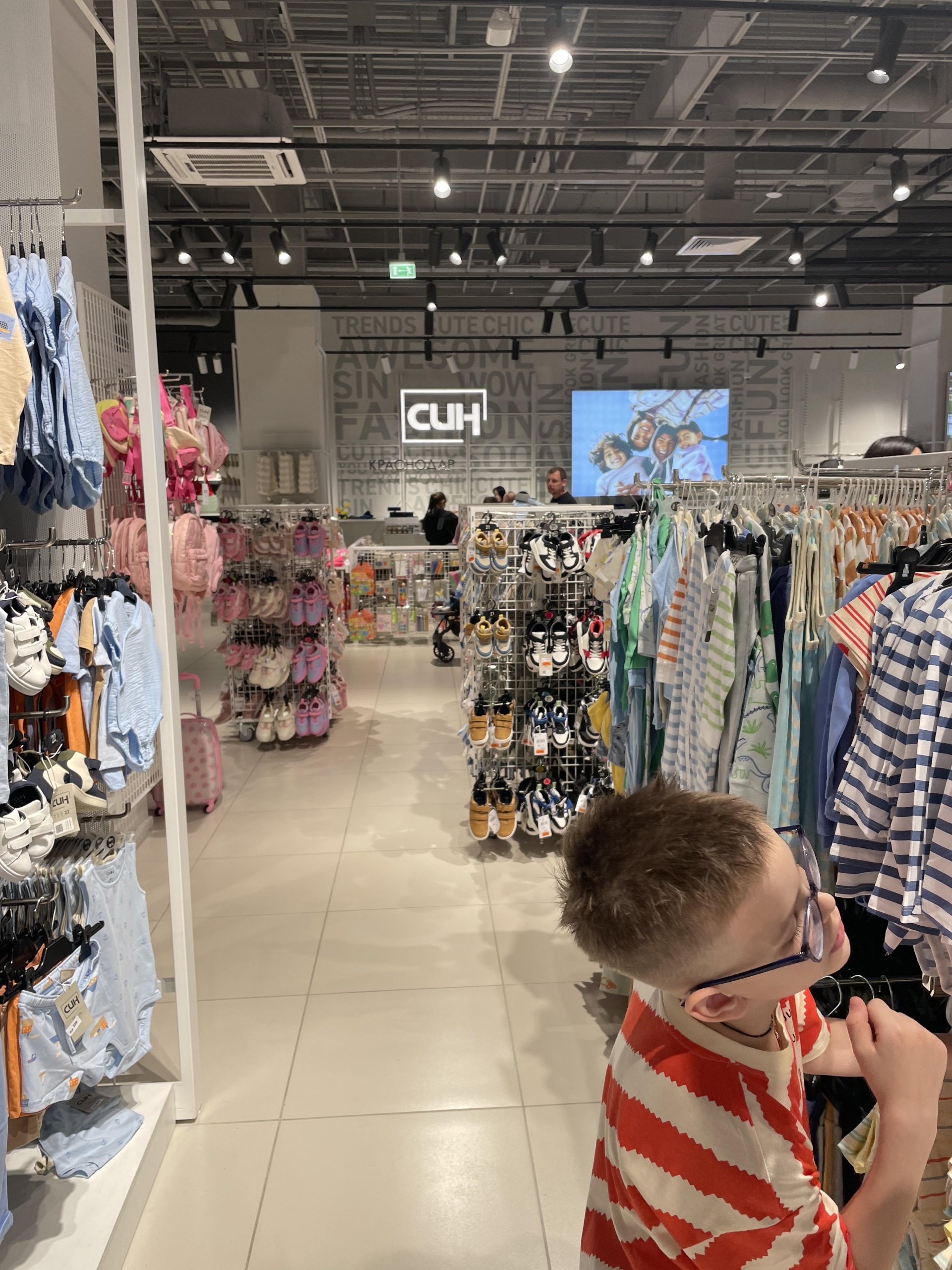 Син, магазин одежды, OZ MALL, Крылатая, 2, Краснодар — 2ГИС