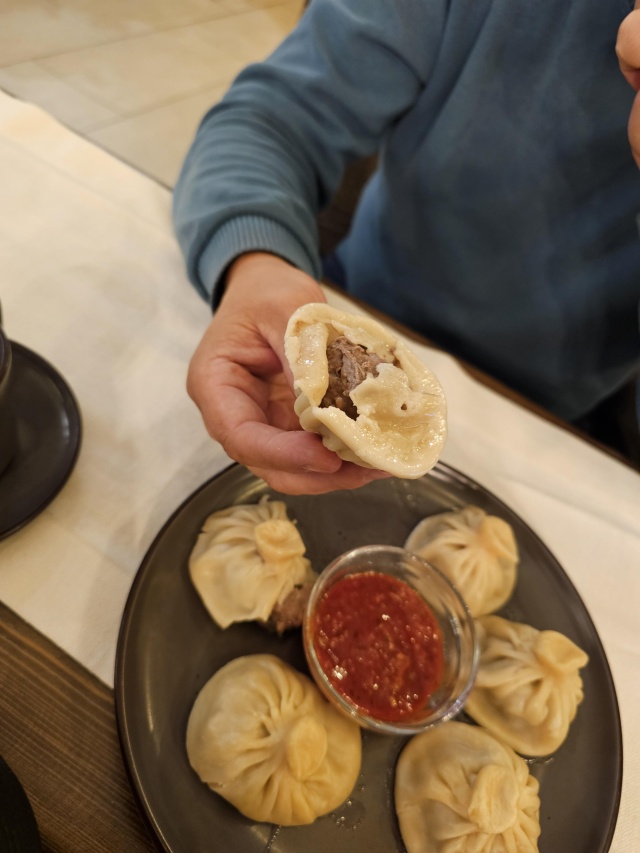 Бейнежазбада оның дәрігерге тексерілуге бара жатқаны және ол оны транзакциялағаны көрсетілген. Ол оны автобуста қосты