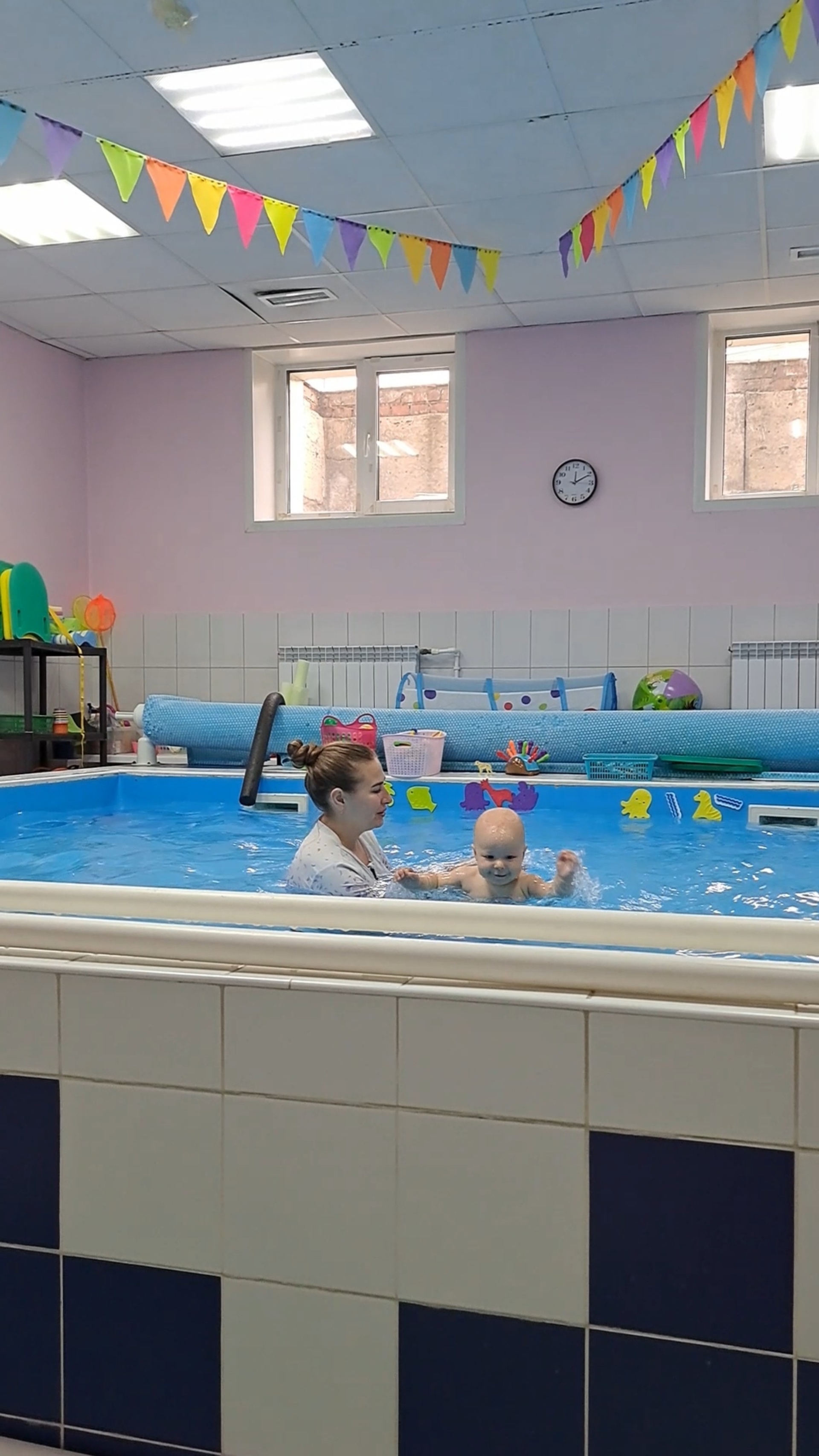 Бассейн семейный нудизм 