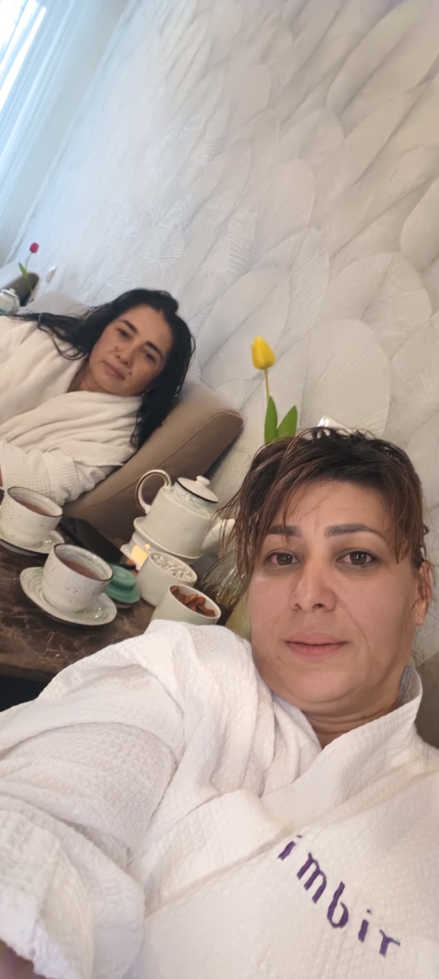 әйелді алдыңғы жағынан ұру