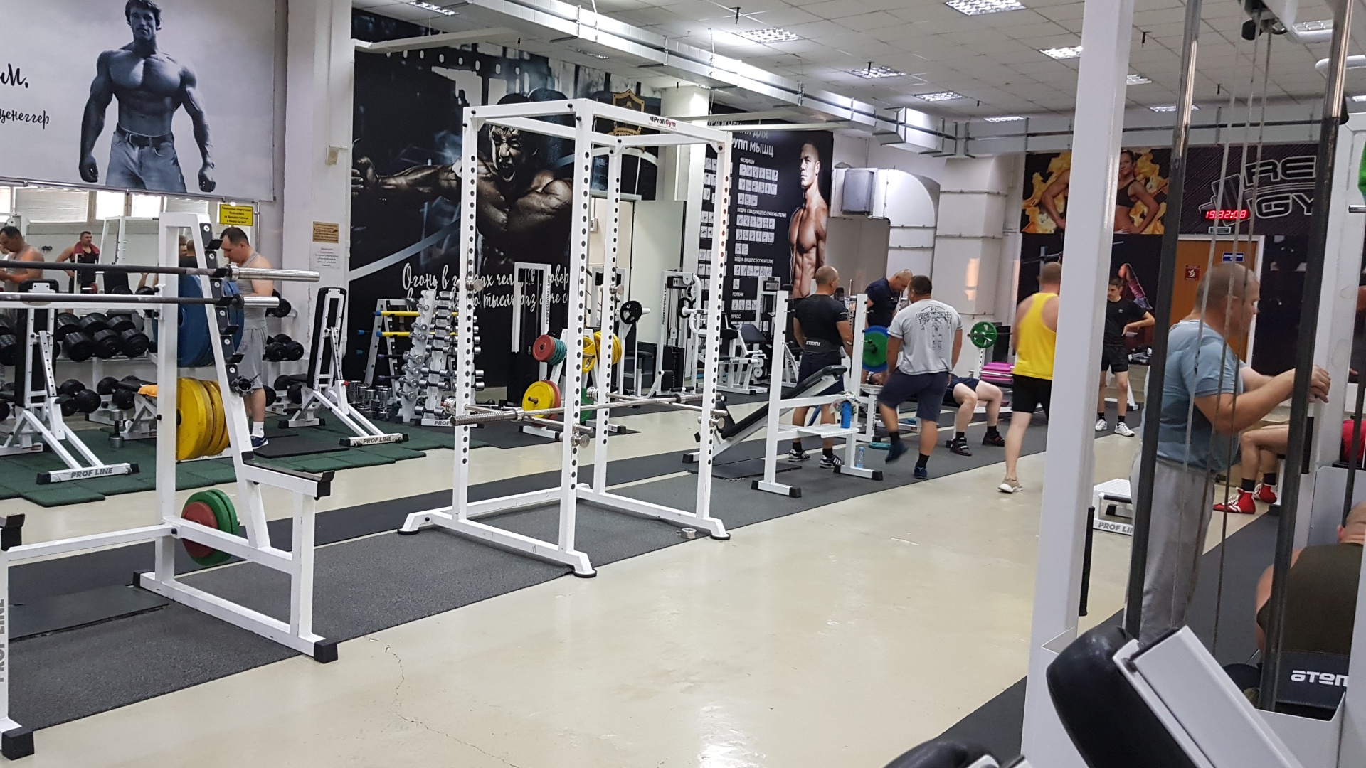 Real gym, ТЦ Белый Хутор, улица Кирова, 306/2, Белогорск — 2ГИС