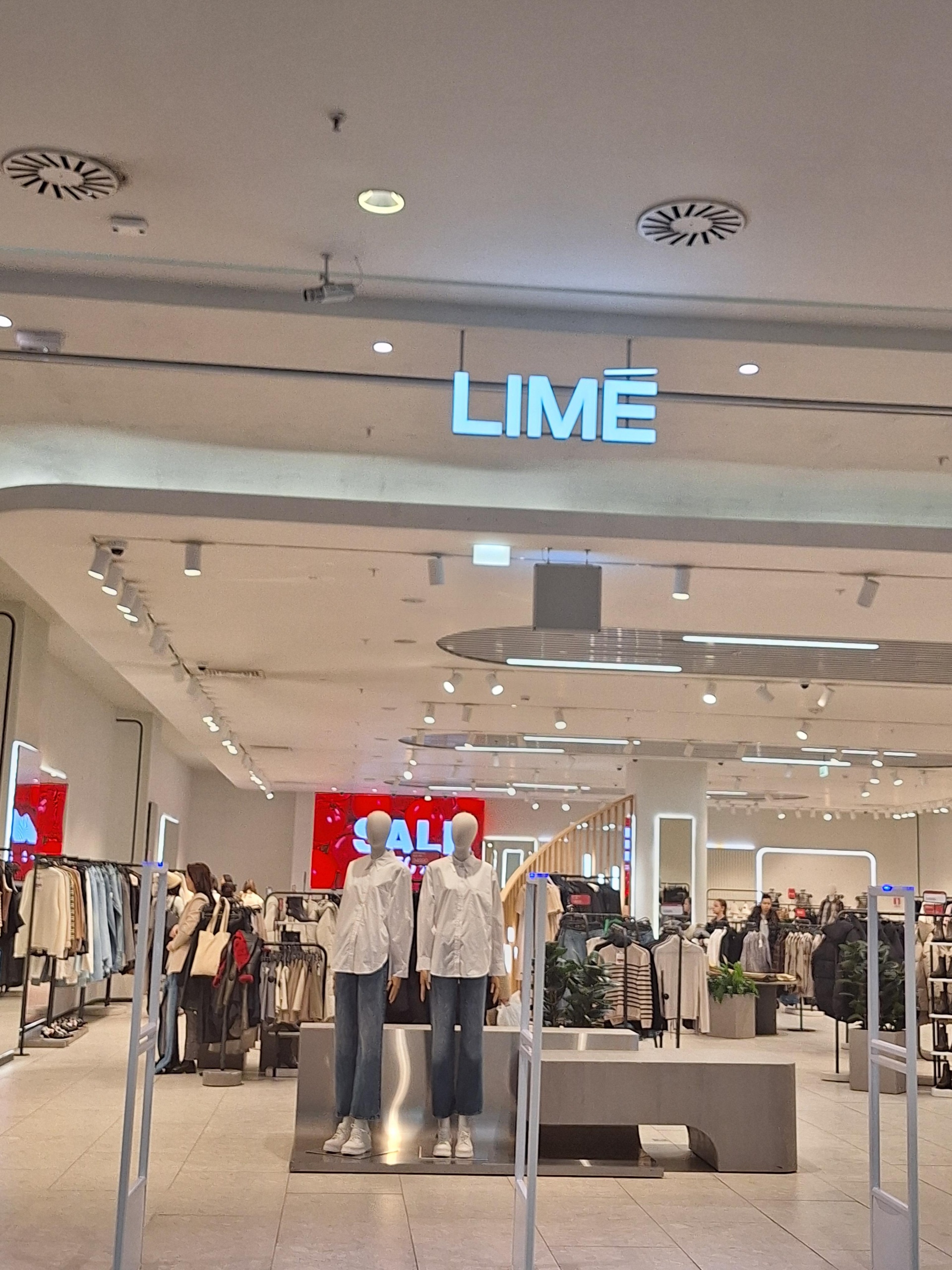 Lime, магазин женской, мужской и детской одежды, ТРК MEGA Park, улица  Макатаева, 127/1, Алматы — 2ГИС