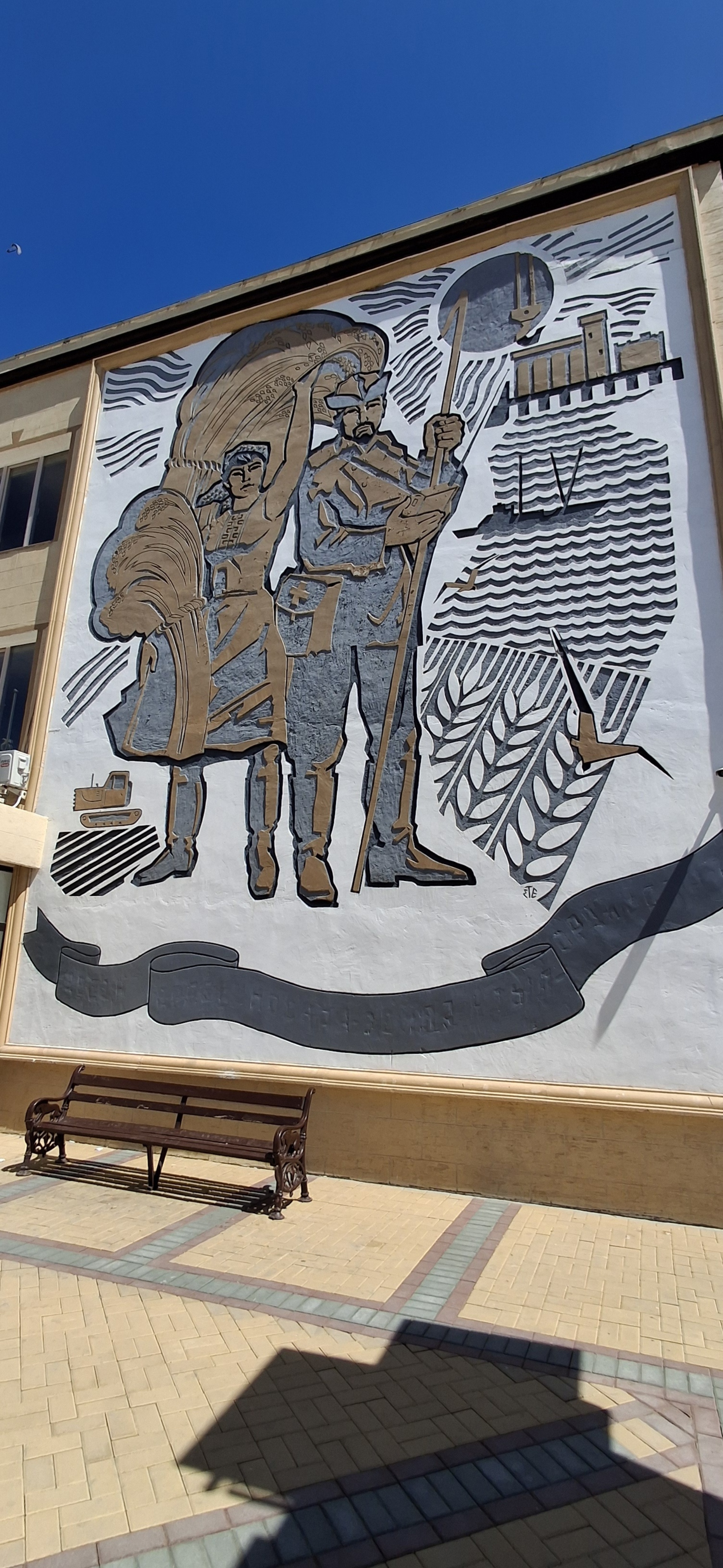 Порнографиялық фотосуреттер мен бейнелерді орналастырыңыз