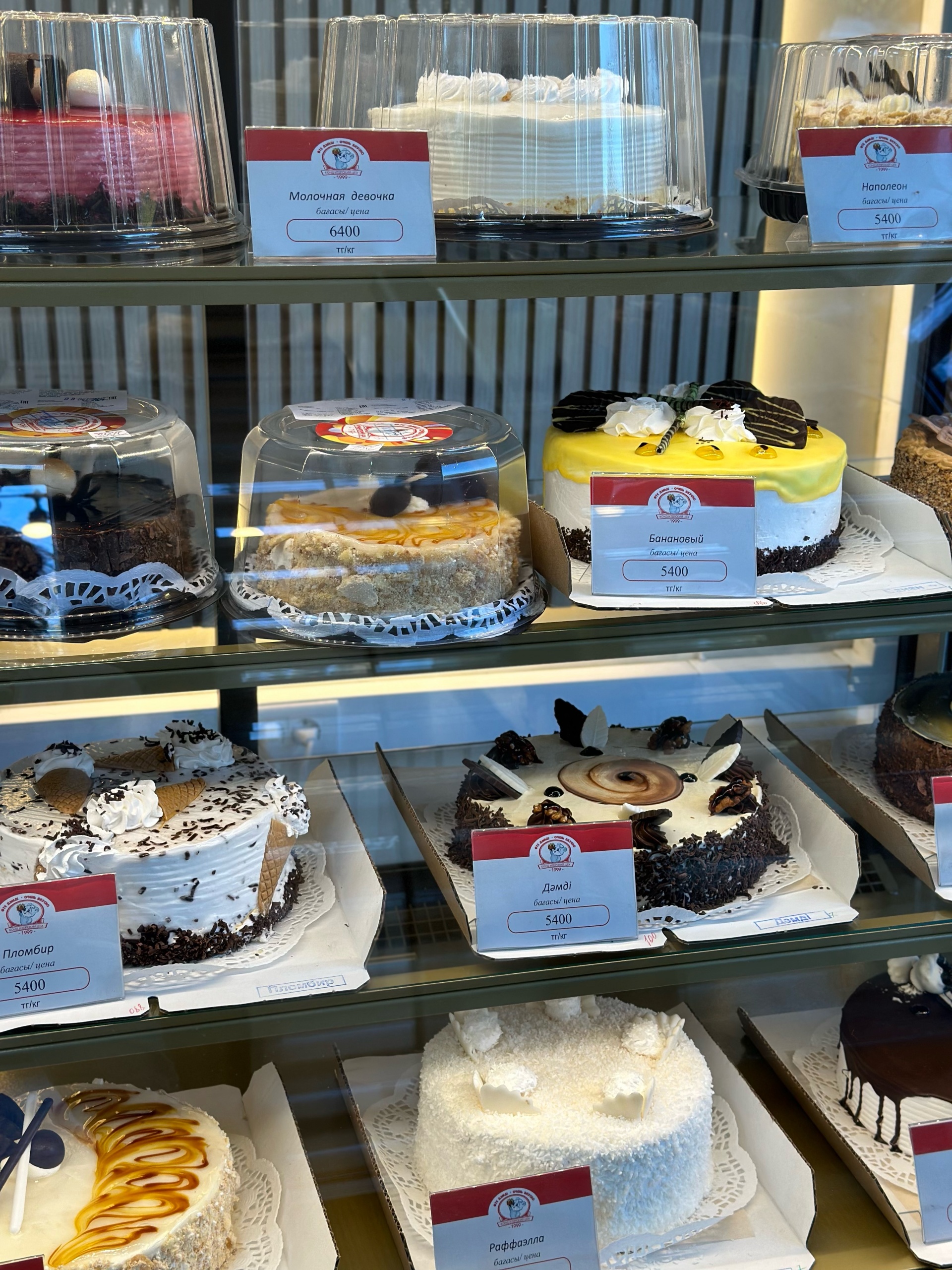 Әйелдер трусигіндегі ер адамның жыныс мүшесі Мен досымның дәмін татып көрдім