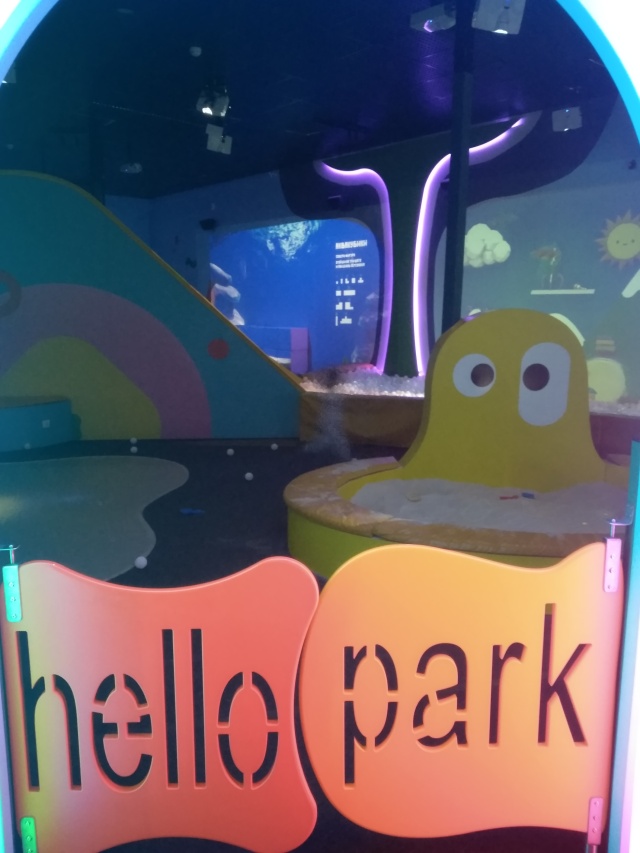 Hello park ул цоколаева. Мультимедийный hello park. hello park картинки. хеллоу парк благовещенск острова. hello park рио.