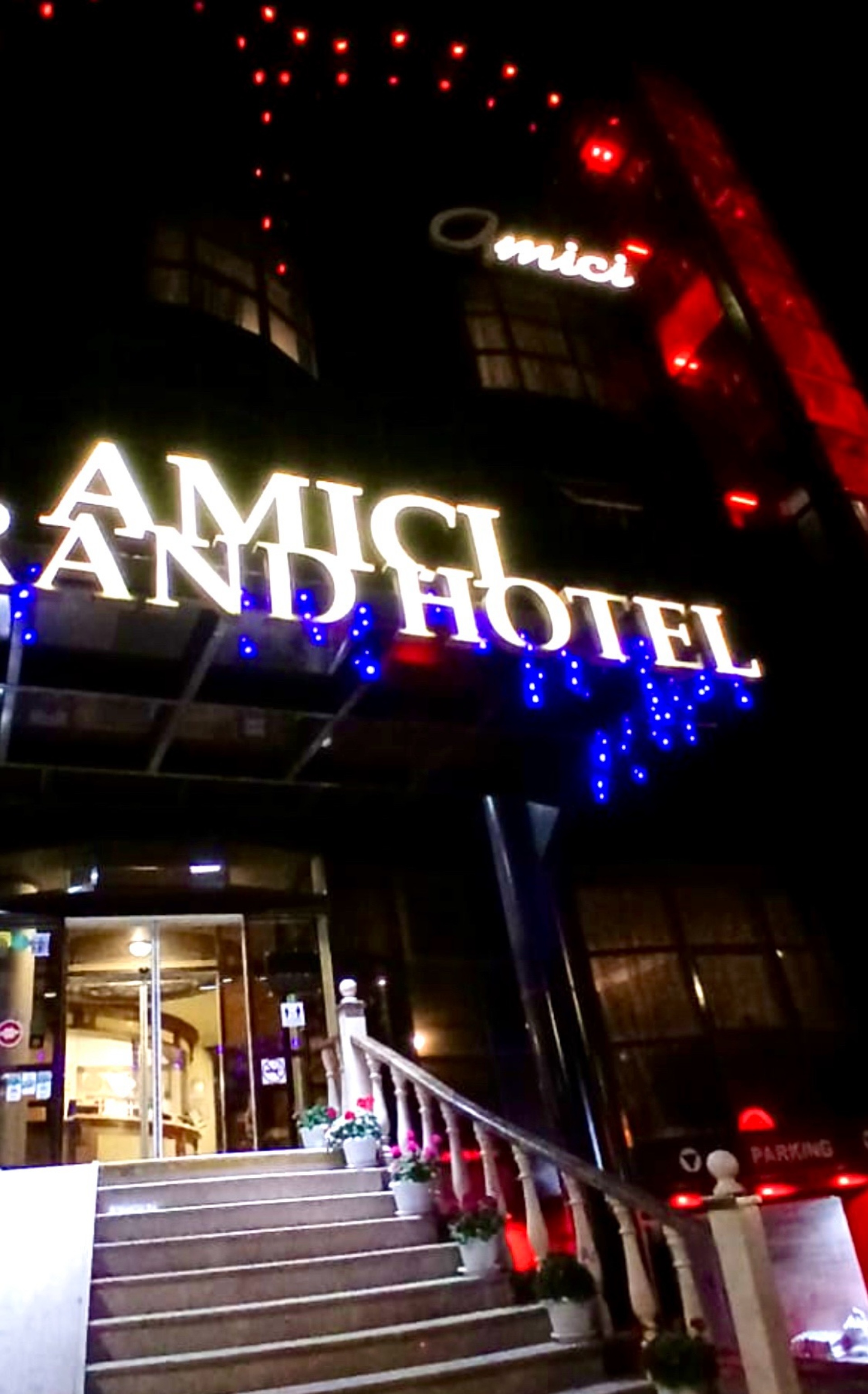 Amici Grand Hotel, гостиничный комплекс, улица Красных Партизан, 112,  Краснодар — 2ГИС