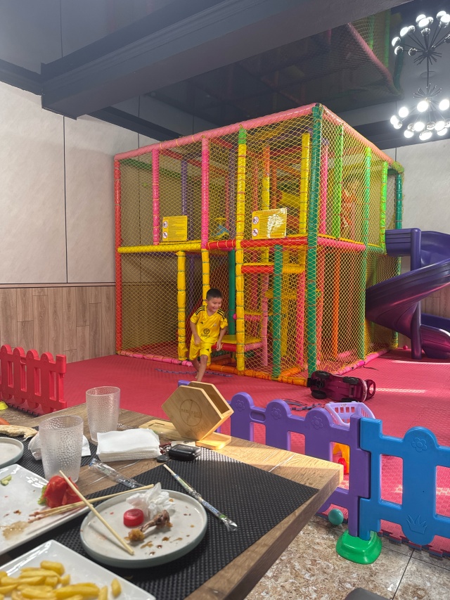 Тізеге дейін шұлық киген порно қыз Видеомен Анджелина Джоли порносын қараңыз